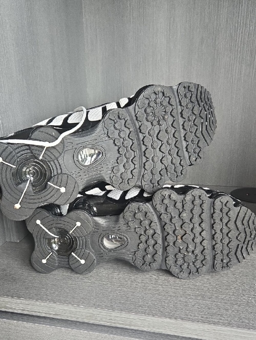 Nike Shox Women Sneakers White Black Size US 9.5 - Picture 4 of 8